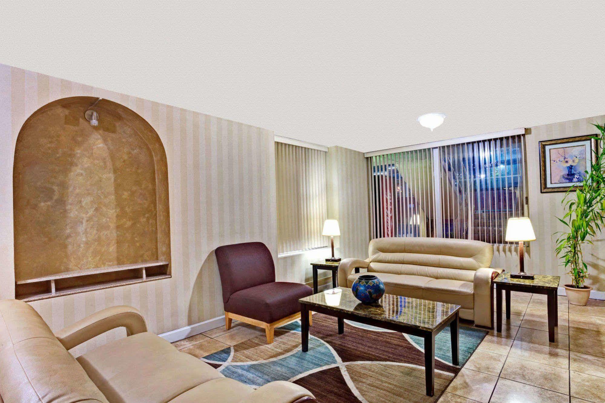 Super 8 By Wyndham Nashville/ Dntn/ Opryland Area Exterior photo