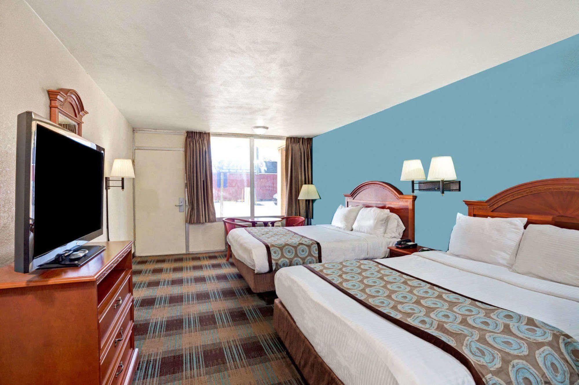 Super 8 By Wyndham Nashville/ Dntn/ Opryland Area Exterior photo